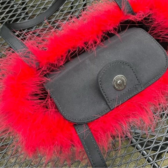 👁️Catching Adorable Brilliant Red Feather Embroidered Hat Hard Body Bag! - Picture 10 of 16
